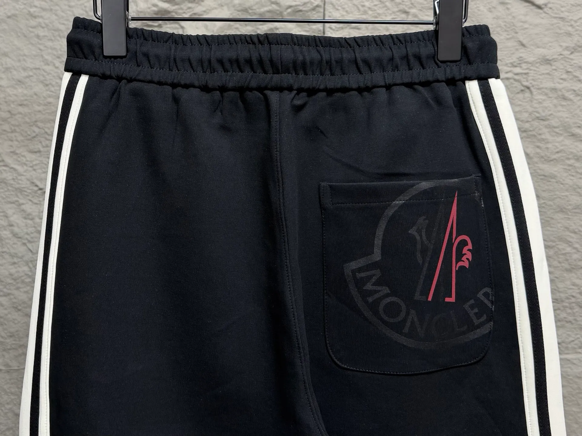 Moncler 2026ss ● ： ， ， ，Breathable ， 。 ● ： ，Retro ； ， ， ， 。 ● ： M ， ； Moncler Classic ， 。 ● ： ， ， ， 。 ● ： 、 、 ， 、T 、 ， 。，🧱 。 SIZE：M L XL XXL XXXL